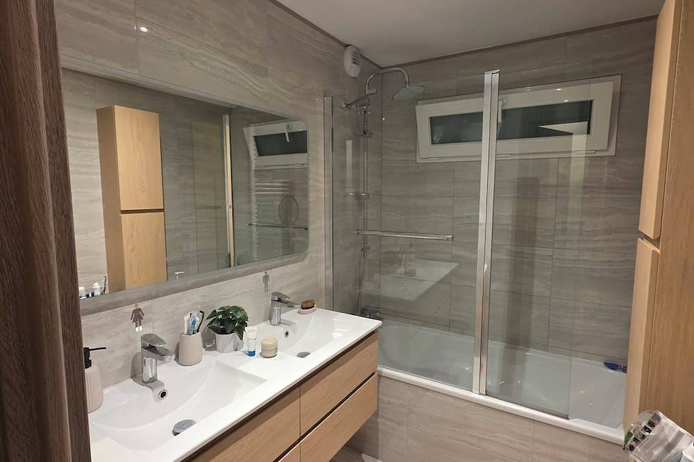 Entire apartment, F4 77 mp2 new home automation near station & bus Luxembourg in Thionville, Moselle