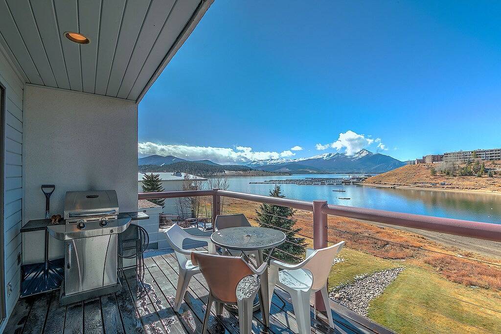 Ganze Wohnung, Das Gem Of East Bay! Komplett umgebaut 2. Stock Einheit mit atemberaubender Aussicht in Dillon, Arapaho and Roosevelt National Forests