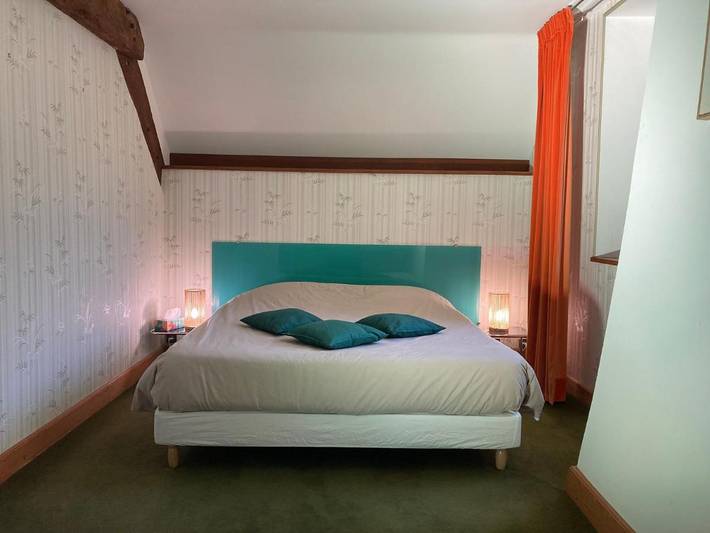 Maison d’hôte pour 3 personnes, avec Terrasse ainsi que Jardin et Vue à Carrouges
