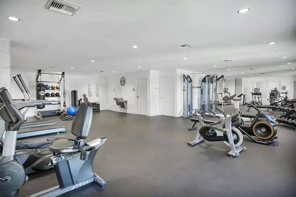 Ganze Wohnung, New Charmin Condo Hotel Suite on the Beach in Clearwater Beach, Clearwater