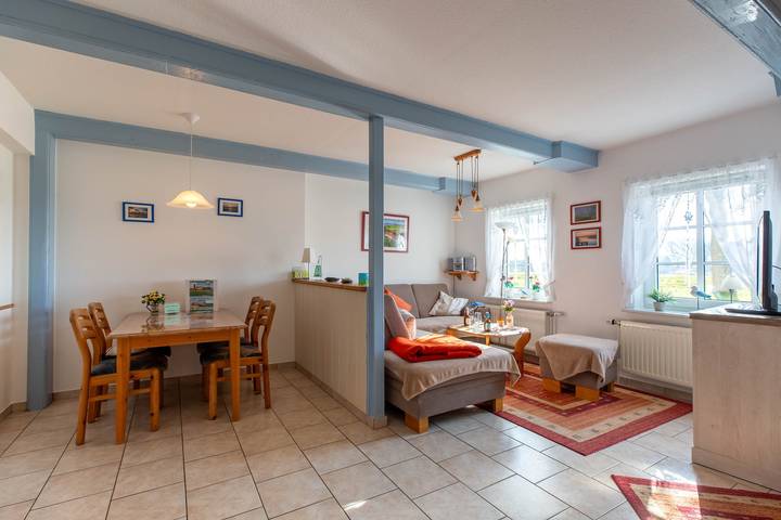Ganze Wohnung, Apartment 'Fewo Springflot' mit gemeinsamer Terrasse, gemeinsamem Garten und Wlan in Pellworm, Nordfriesland