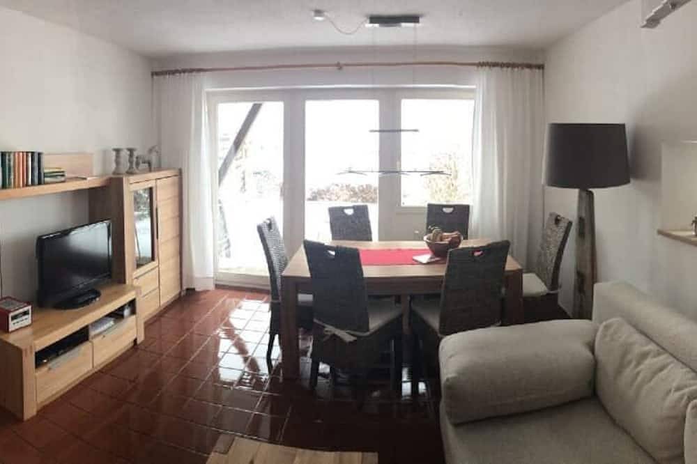 Ganze Wohnung, Neu ausgestatteter Ferienbungalow mit Kaminofen, Garten & Smoke-Grill in Zandt, Ostbayern