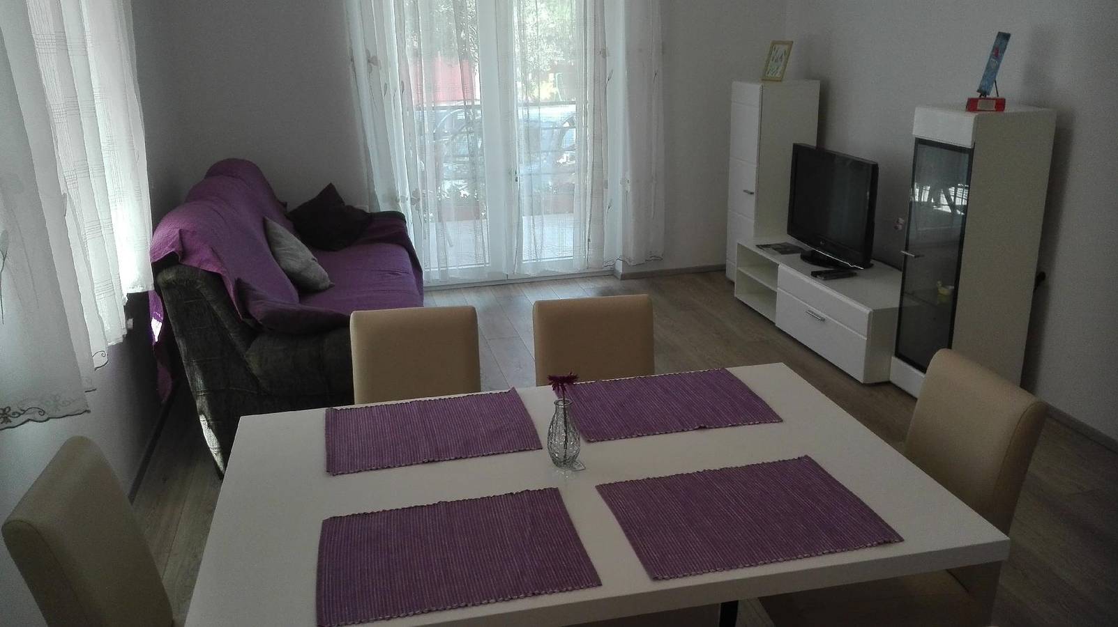 Ganze Ferienwohnung, Wohnung in Brodarica mit privatem Parkplatz in Sibenik, Šibenik-Knin