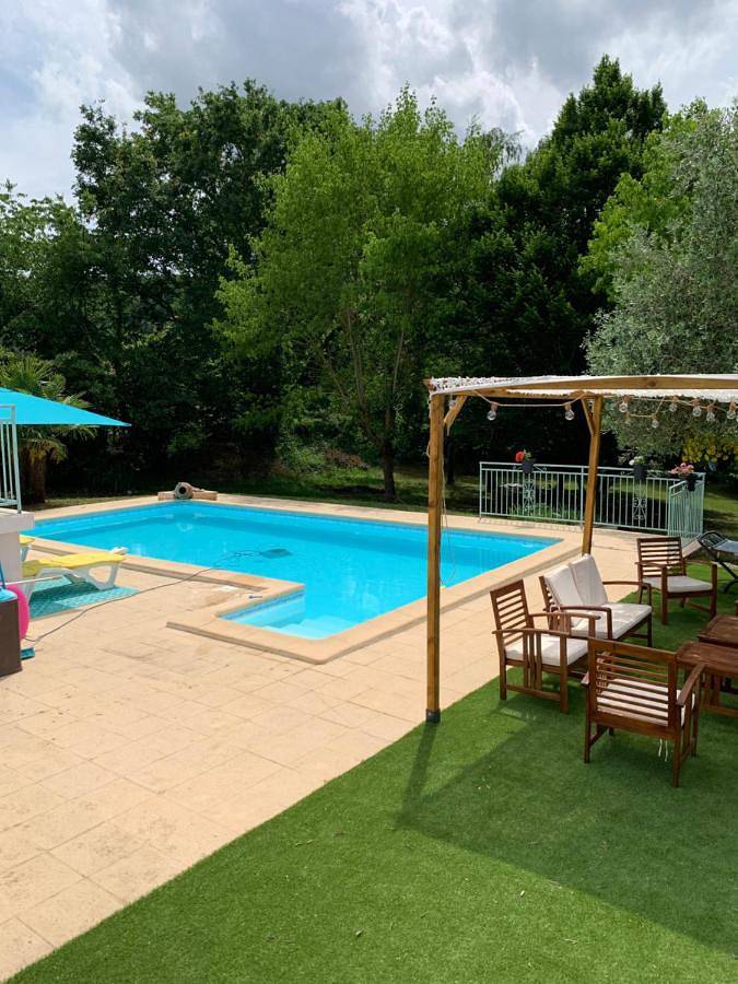 Location de vacances pour 2 personnes, avec Jacuzzi et Terrasse ainsi que Jardin et Piscine à Aiguillon - 2