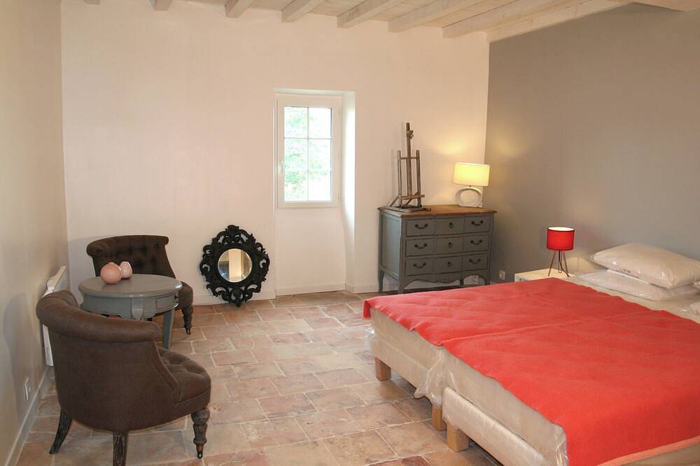 Gite L'espeyronis. Villa en campagne, 22 lits, piscine, jacuzzi, pétanque. in Saint-Félix-Lauragais, Lauragais