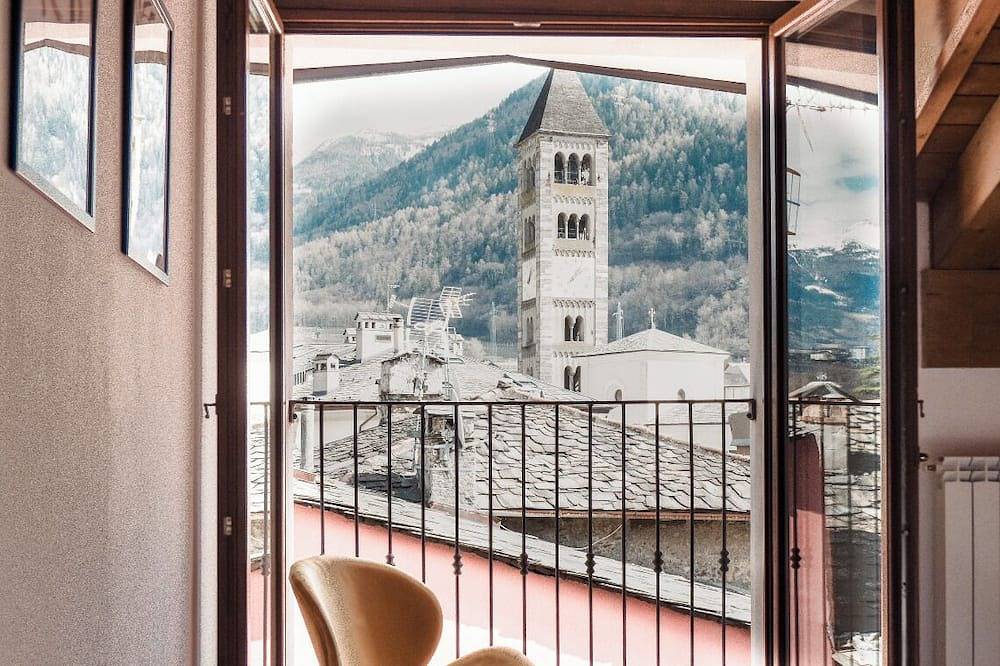 Appartamento intero, Penthouse Con Vista • 6 min walk to Bernina Express in Tirano (borgo), Tirano