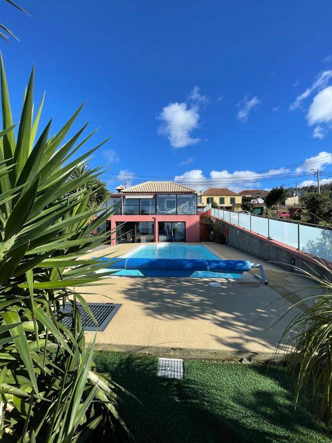 Casa de férias para 8 pessoas, com piscina e vista e ainda jardim em Ponta Do Pargo