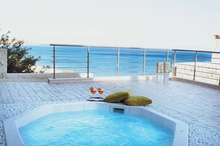 Location de vacances pour 7 personnes, avec balcon dans Keratokambos