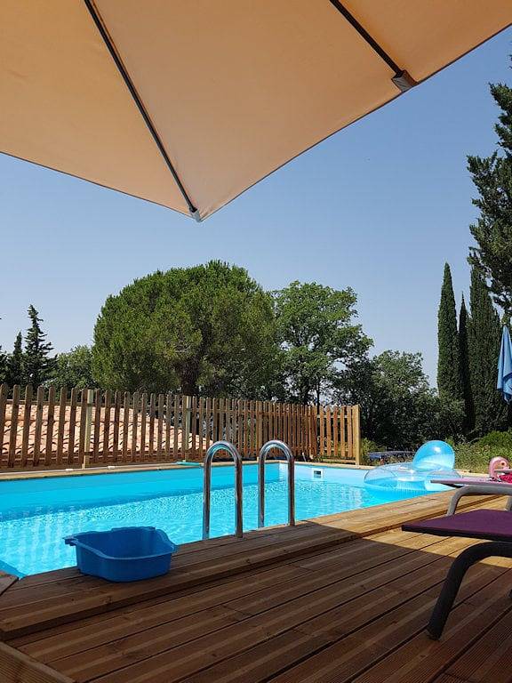 Chambre d’hôte pour 4 personnes, avec jardin ainsi que terrasse et piscine
