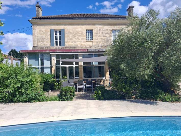 Gîte pour 4 personnes, avec piscine et jardin à Saint-Loubès
