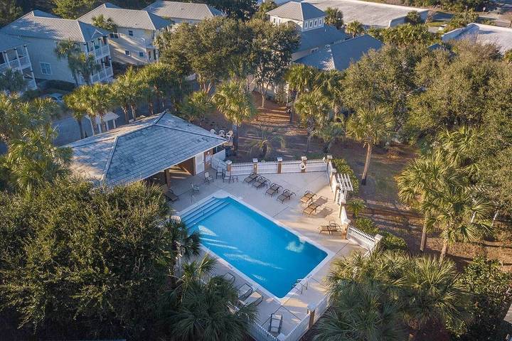 Vacation rental for 4 people, with pool and balcony in Blue Mountain Beach