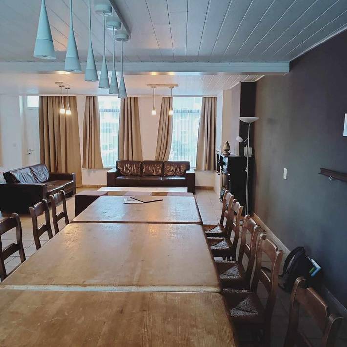 Location de vacances pour 24 personnes, avec jardin dans Roesbrugge-Haringe