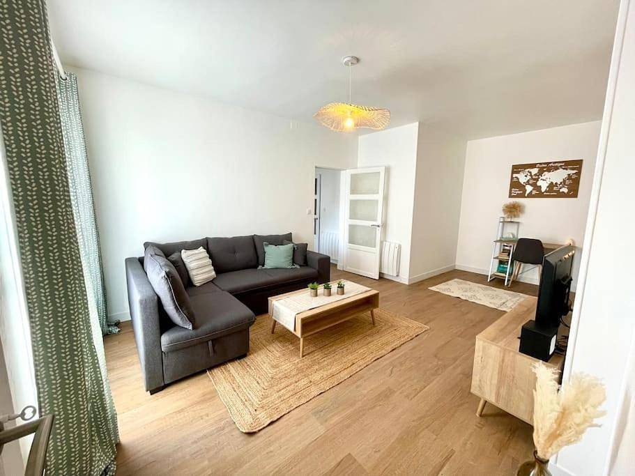 Appartement entier, Two-Bedroom Apartment in Bessines-sur-Gartempe, Région de Bellac