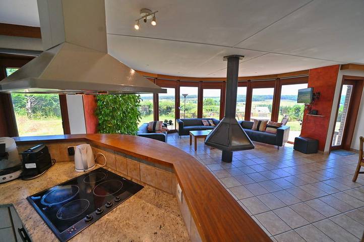 Location de vacances pour 11 personnes, avec terrasse ainsi que sauna et jardin, animaux acceptés à Somme-Leuze - 4