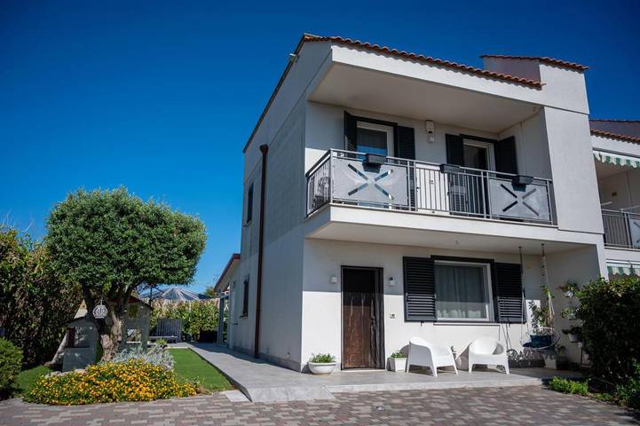 Villa für 6 Personen, mit Garten und Whirlpool, kinderfreundlich in Taranto