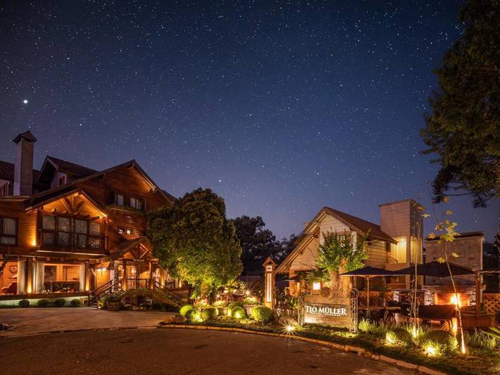 Pousadas para 2 pessoas, com jardim e jacuzzi em Gramado