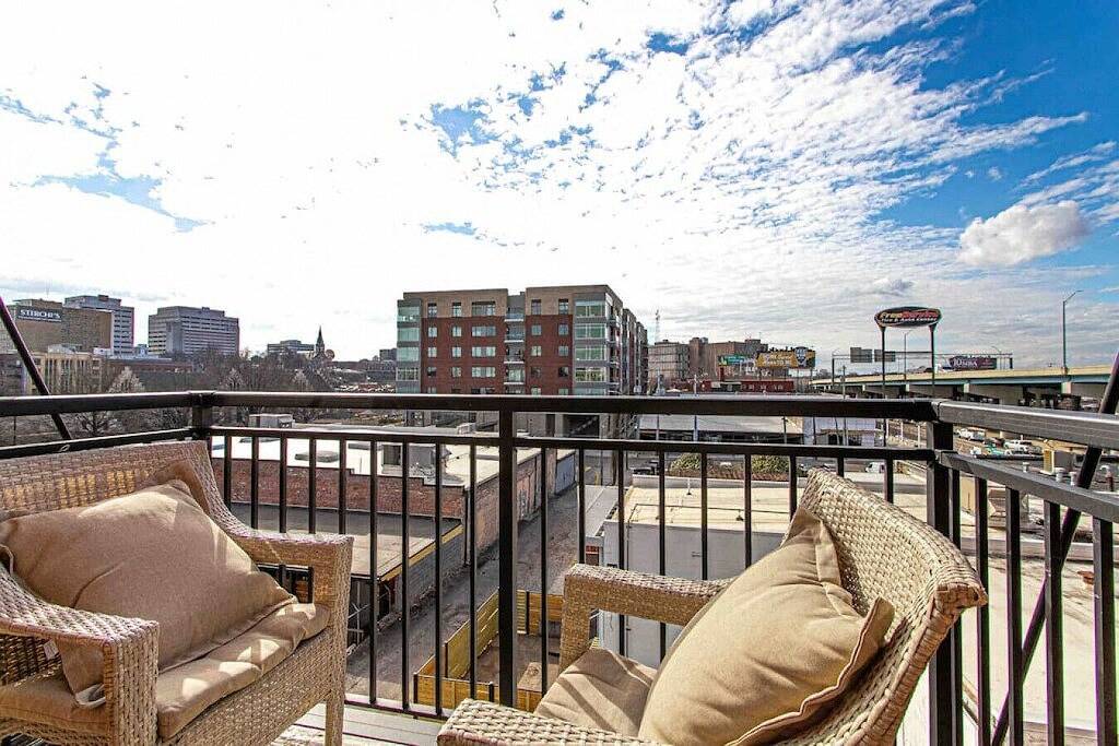 Ganze Wohnung, Luxury Corner Condo ~ Walk to Old City in Knoxville, Knox County (TN)