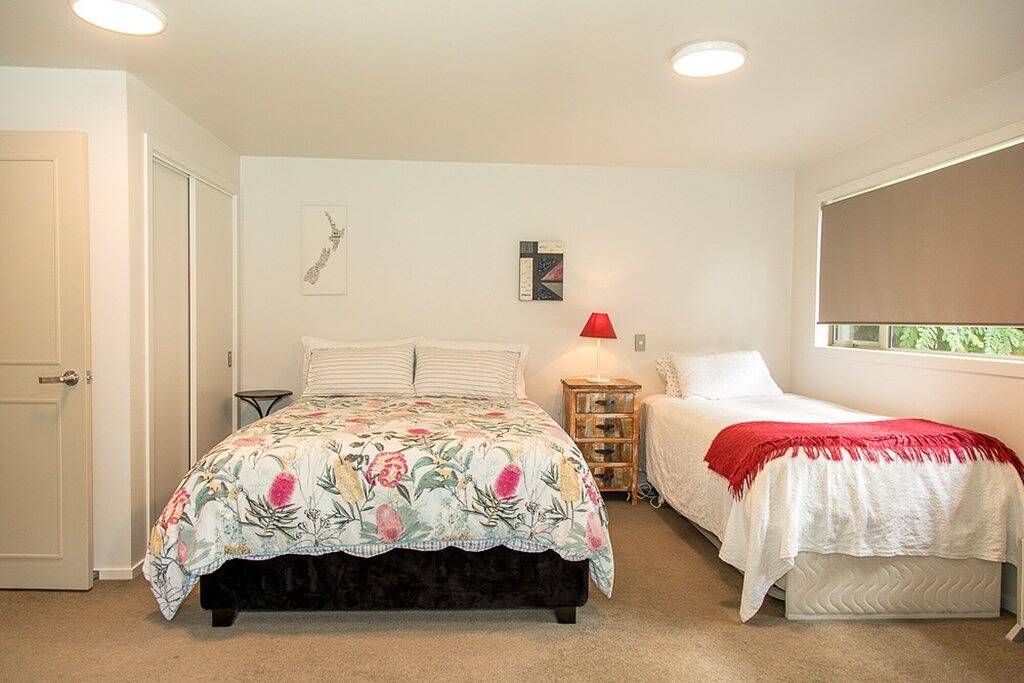 Arrowtown: Unabhängiger, neu renovierter Schlafbereich im hinteren Bereich des privaten Abschnitts in Arrowtown, Otago