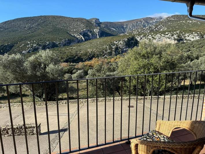 Location de vacances pour 6 personnes, avec piscine et vue ainsi que jardin et balcon à Bierge - 4