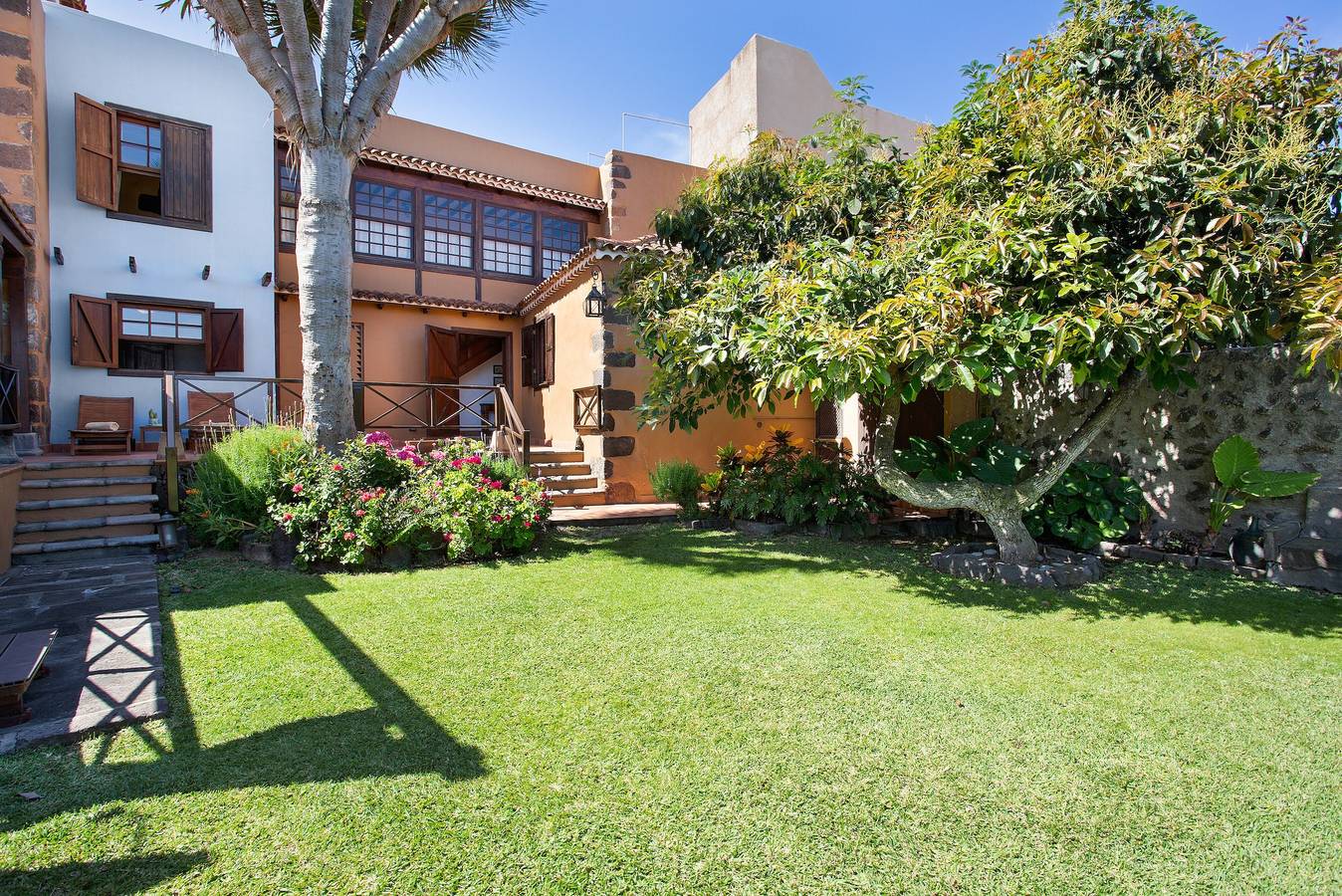 Casa de vacaciones 'La Casona De La Rambla' con vistas al mar, jardín privado, bañera de hidromasaje in San Juan de la Rambla, Tenerife Norte