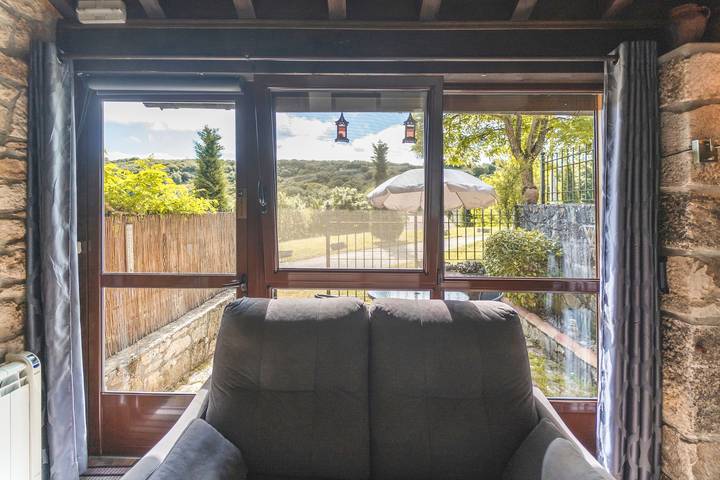 Finca 'Villamoronta' mit Bergblick, privater Terrasse und Wlan in Basconcillos del Tozo, Burgos Provinz