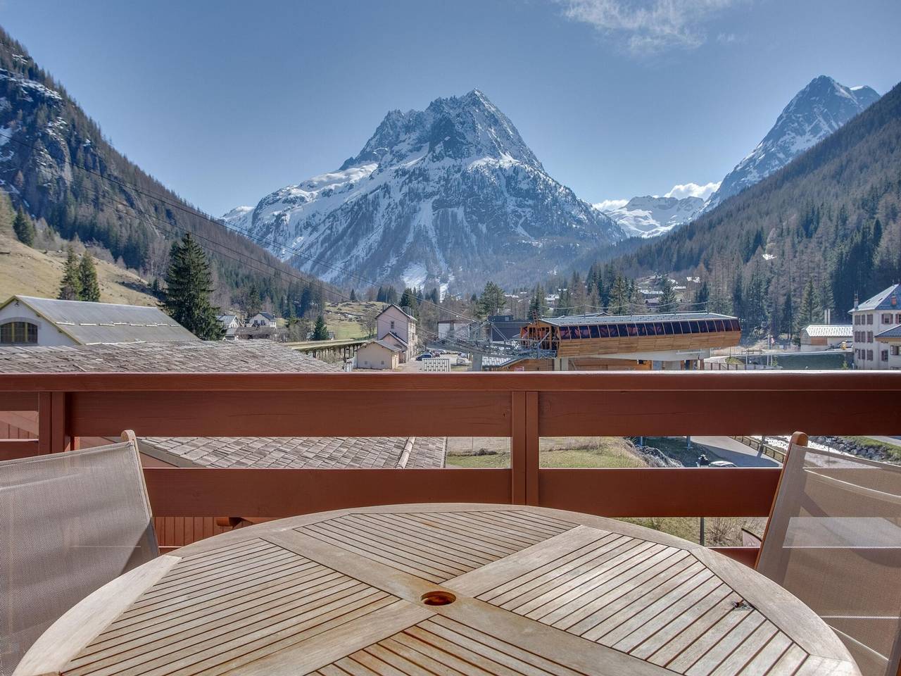 Appartement entier, Appartement de vacances pour 8 personnes avec balcon in Vallorcine, Région de Bonneville