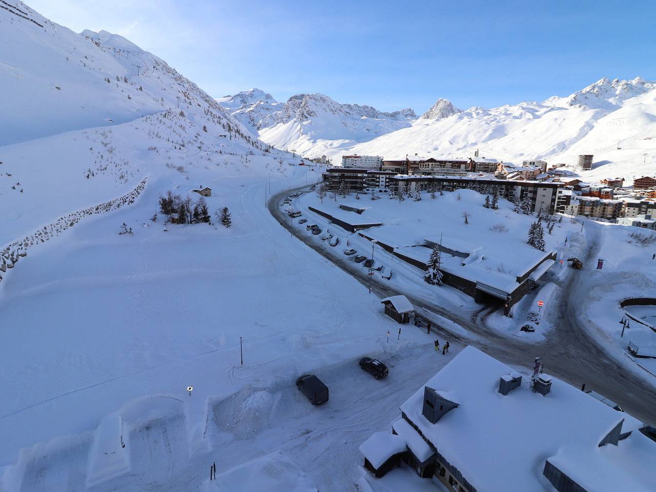 Entire apartment, Comfortable Duplex Near Slopes and Shops | Balcony | Sleeps 8 in Tignes, Massif de la Vanoise