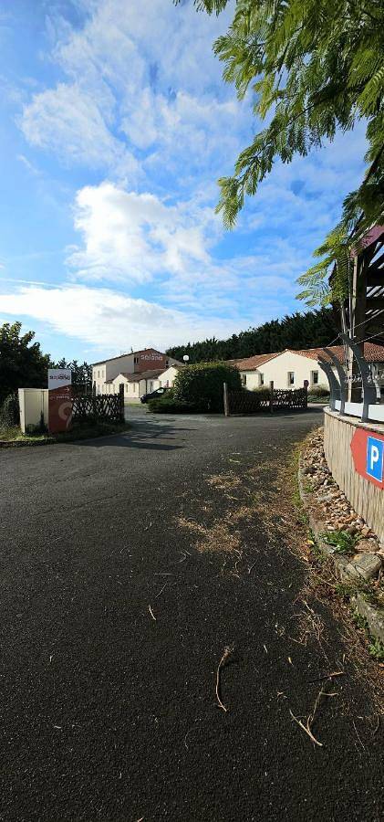 Hôtel pour 2 personnes, avec jardin et terrasse, animaux acceptés à Chauray - 2