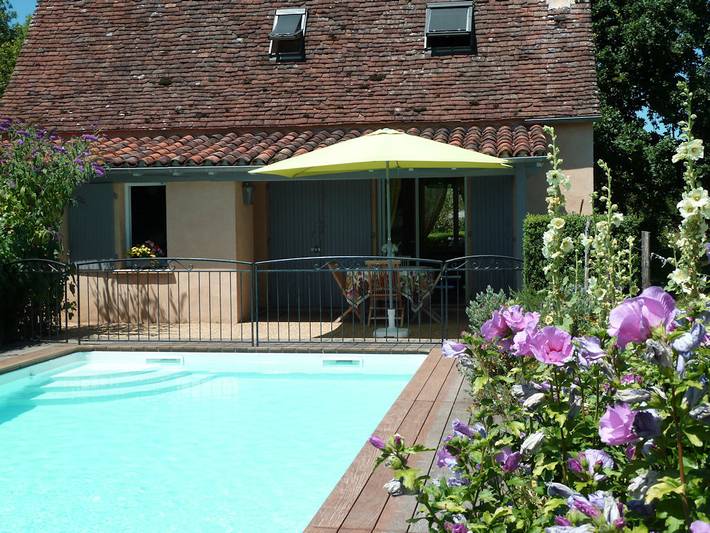 Gîte pour 5 personnes, avec terrasse ainsi que jardin et piscine, animaux acceptés à Loubressac