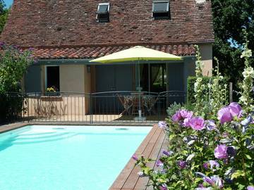 Gîte pour 5 personnes, avec terrasse ainsi que jardin et piscine, animaux acceptés à Loubressac