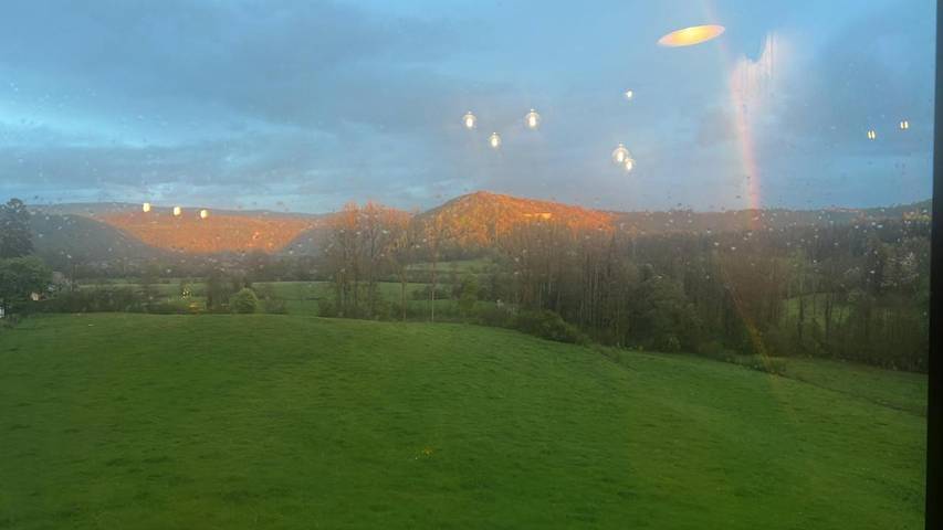 Gîte pour 3 personnes, avec jardin ainsi que terrasse et vue à Doucier - 3