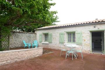 Gîte pour 4 personnes, avec piscine à Courçon