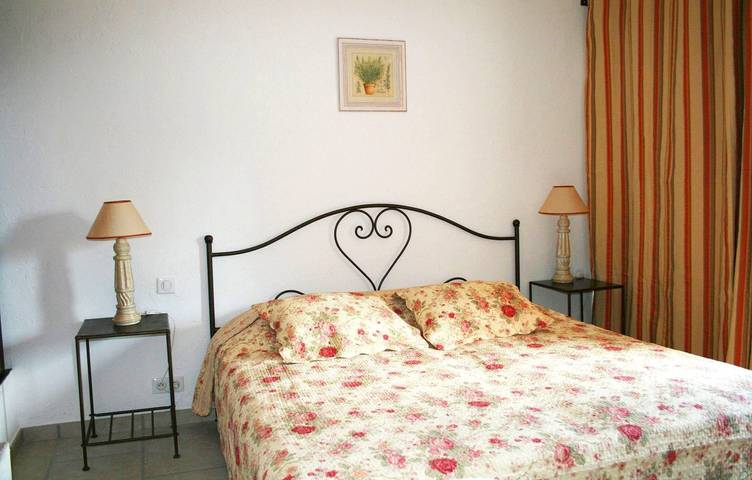 Gîte pour 5 personnes, avec balcon et piscine à Gordes - 4