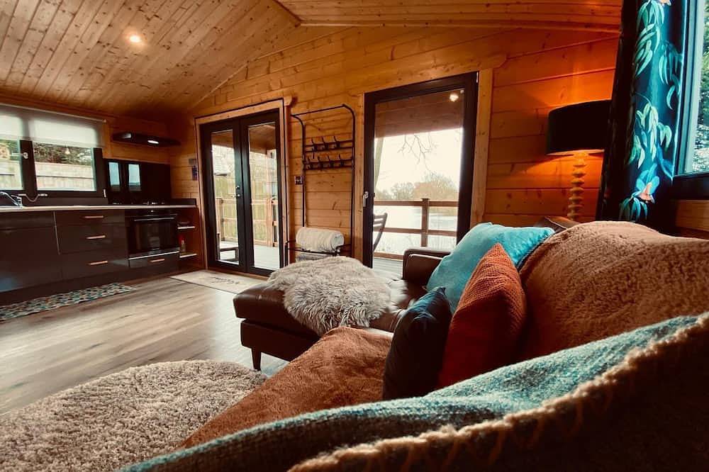 Picture Perfect Lodge at Kingfisher Lakes | Stunning Lake Views & Fab Hot Tub | in Brandesburton, East Riding of Yorkshire
