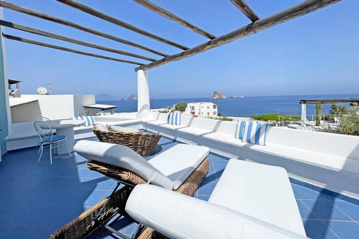 Ferienhaus für 5 Personen, mit Terrasse und Ausblick, mit Haustier auf den Liparische Inseln - 2