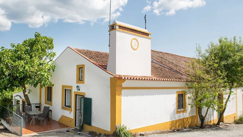 Fezenda para 4 pessoas, com terraço e jardim e ainda piscina em Montemor-o-Novo