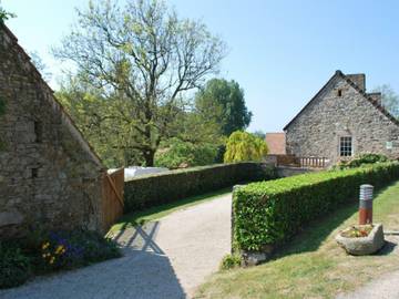 Gîte pour 4 personnes, avec jardin à Vasteville