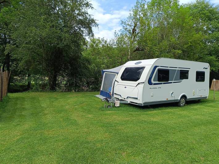 Location de vacances pour 6 personnes, avec vue ainsi que piscine et jardin à Saint-Martial-de-Nabirat - 2