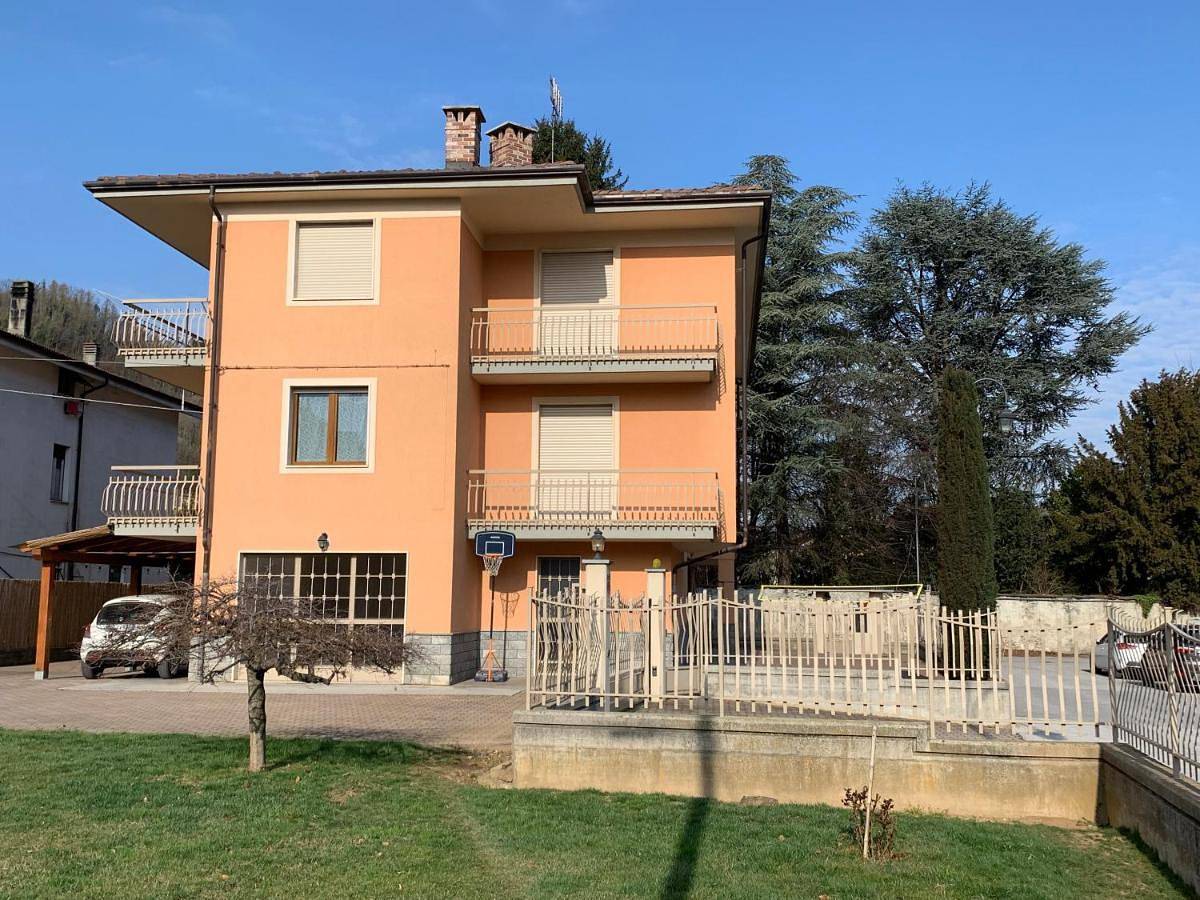 Single Room with Balcony in Boves, Province de Coni
