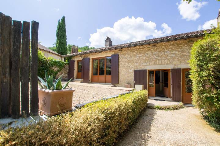 Gîte for 6 people, with garden and pool as well as terrace, with pets - 1