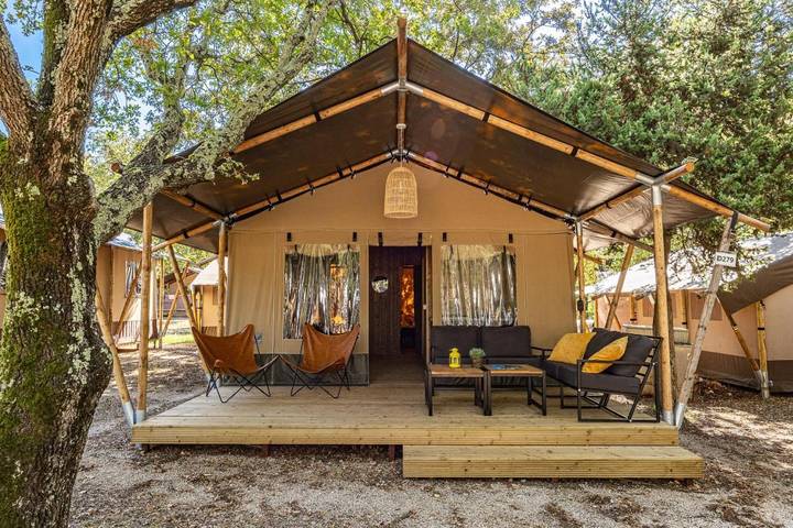 Tente pour 5 personnes, avec jardin ainsi que piscine et vue dans Losinj - 2