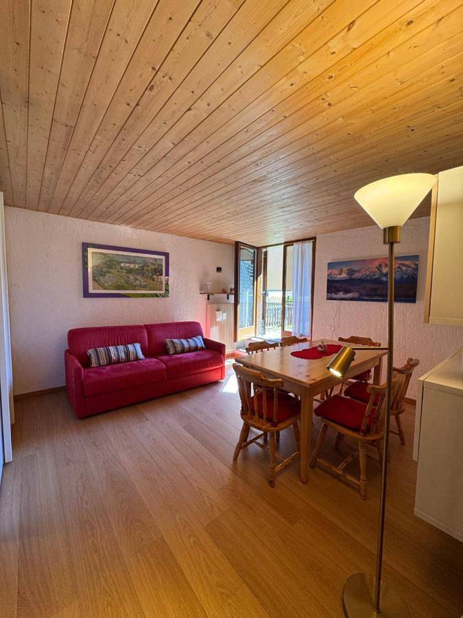 Baita per 4 persone, con giardino e panorama a Madonna di Campiglio