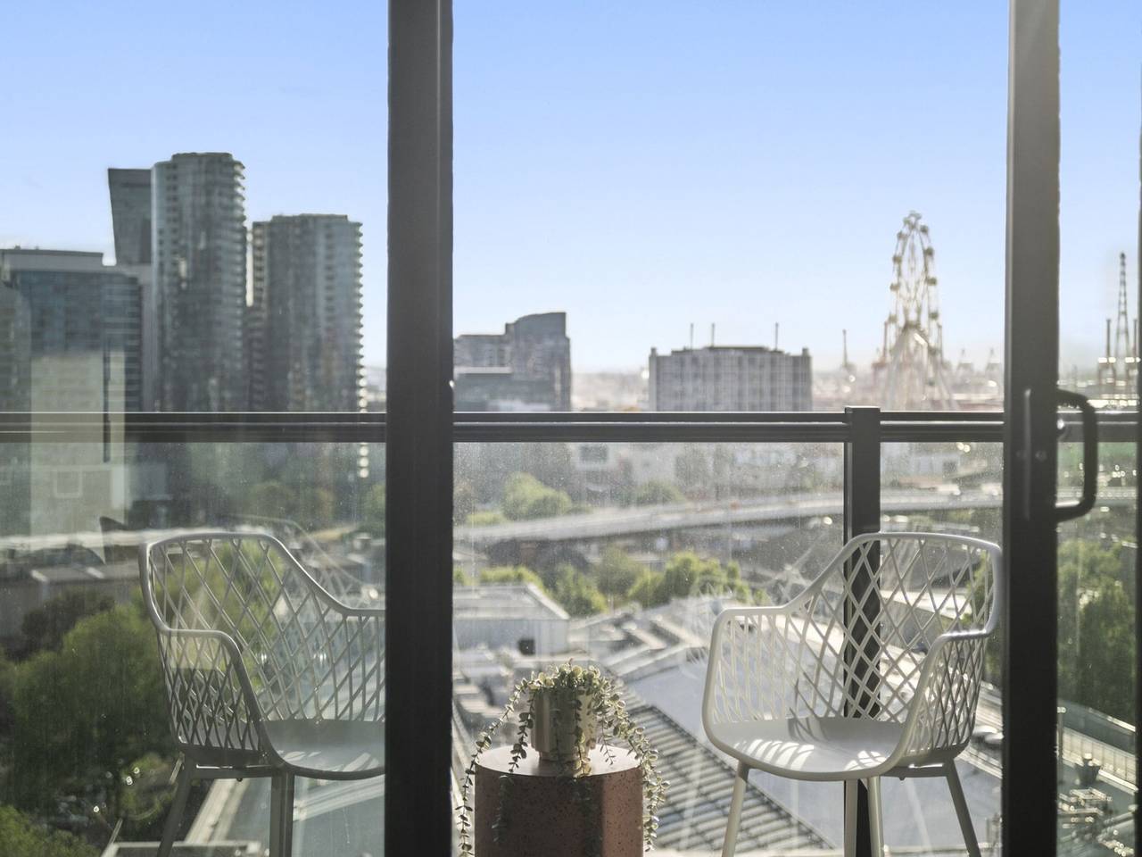 Hel lejlighed, Elegant 2-Bed with Superb Views & Amenities in Melbourne, Victoria