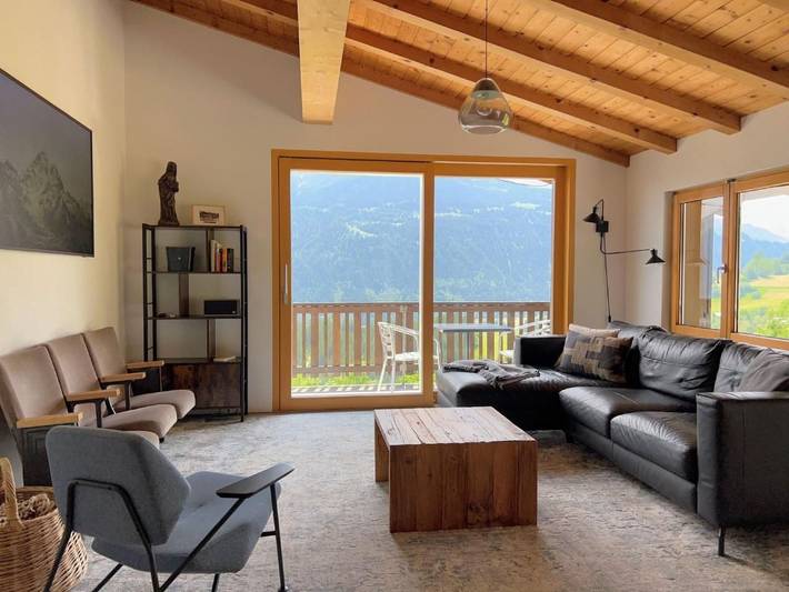 Chalet für 10 Personen, mit Balkon und Terrasse sowie Garten und Ausblick in Laax
