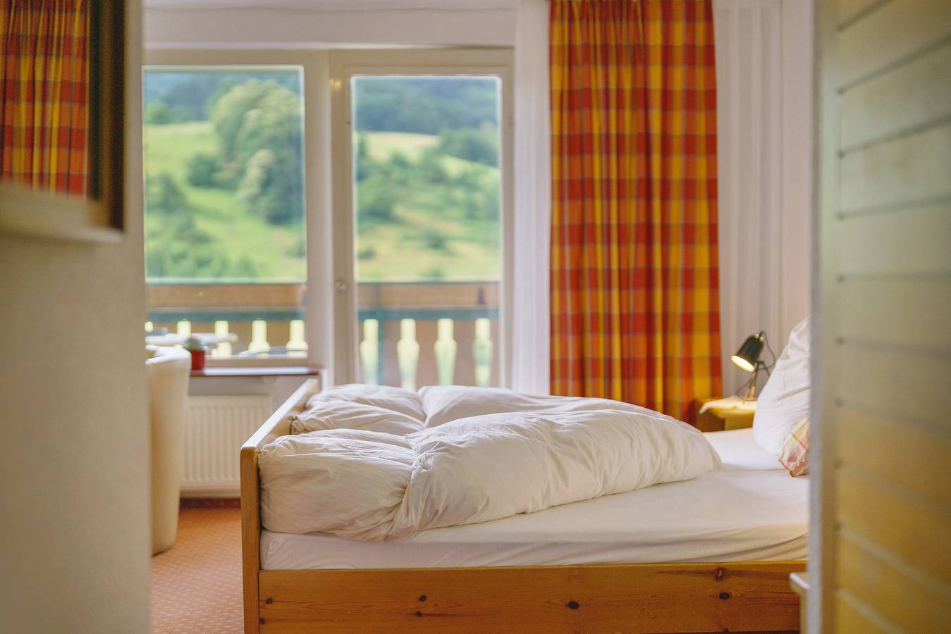 Ganze Wohnung, Ferienwohnung 'Panoramazimmer 11' mit Bergblick, Gemeinschaftsterrasse und Wi-Fi in Glottertal, Südschwarzwald