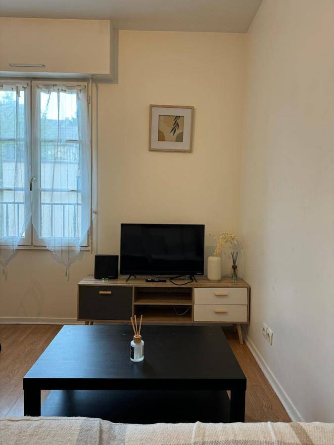 Appartement entier, Studio idéal Gare & Centre-Ville in Conflans-Sainte-Honorine, Yvelines