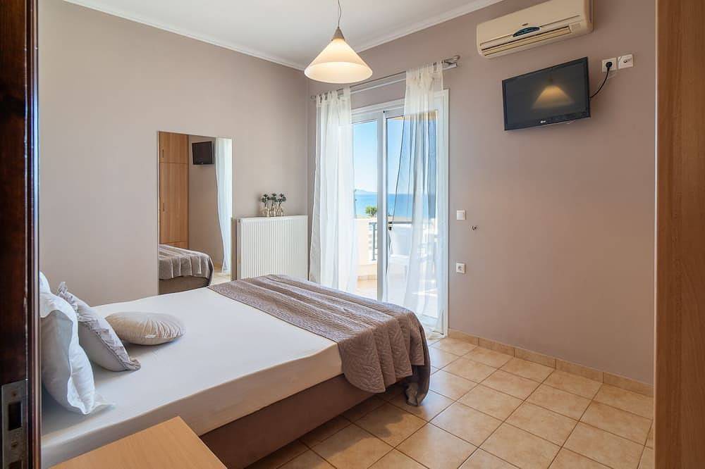 Kondarini - 4 Bedroom Villa with Sea View in Tragaki, Zakynthos