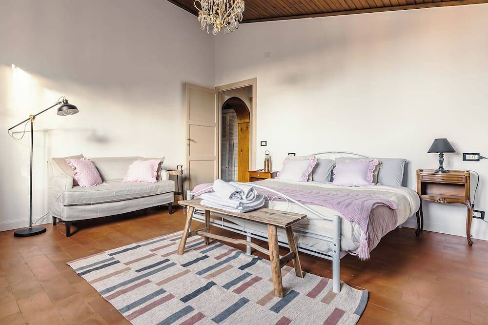 Entire apartment, The Magic Little Castle - Where Memories Come Alive in Grottaferrata, Parco Regionale dei Castelli Romani