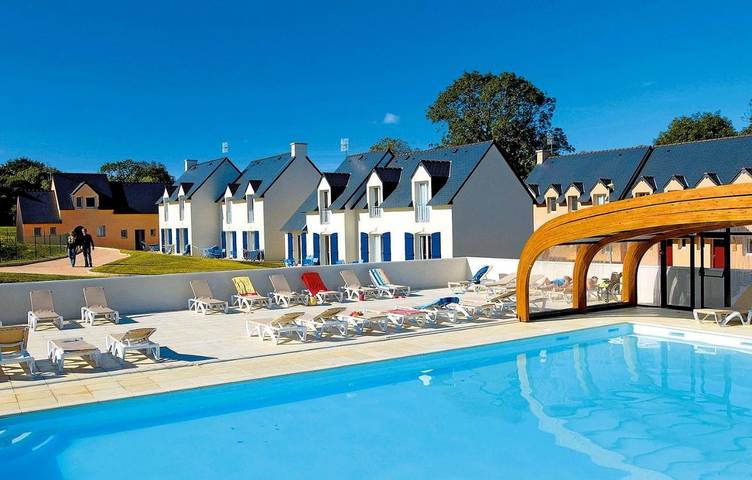 Ferienpark für 6 Personen, mit Terrasse und Kinderpool sowie Pool in der Bretagne
