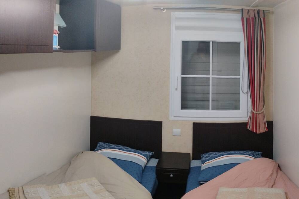 Mobile home with secure terrace. Magnificent view of the lake. All comfort in Sainte-Gemme, Saintes und Umgebung